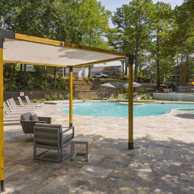 The View at Shelby Farms - Swimming Pool Lounge Area