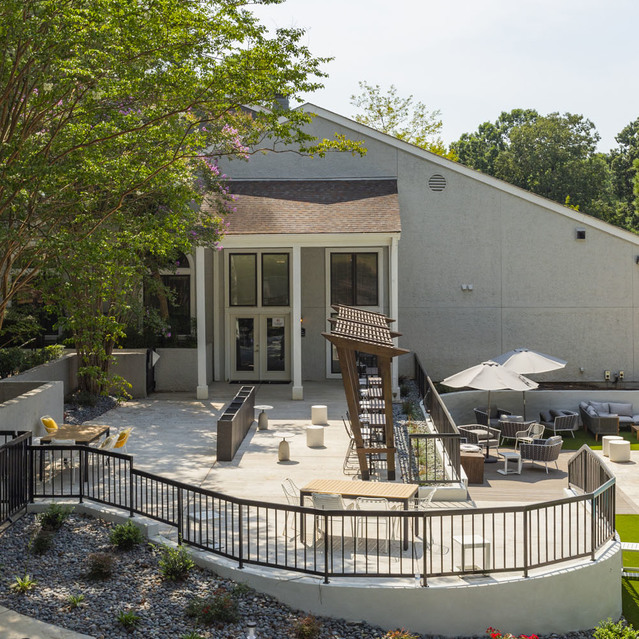 The View at Shelby Farms - Swimming Pool Lounge
