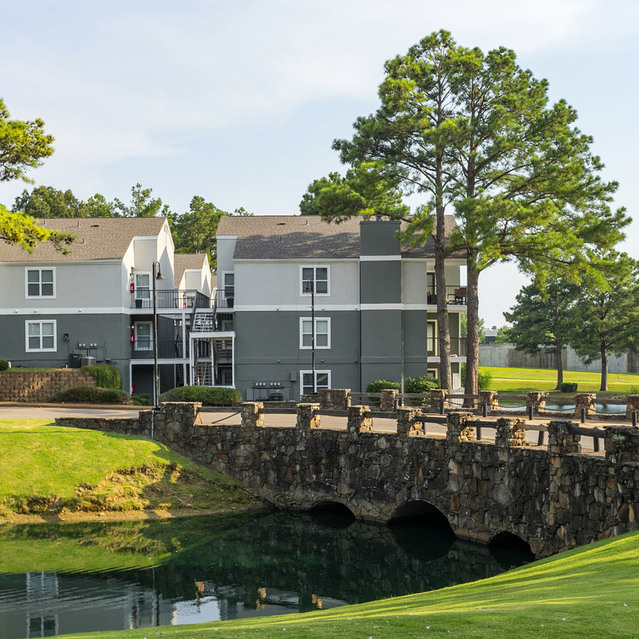 The View at Shelby Farms - Apartments beside the Lake